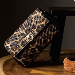 ΤΣΑΝΤΑ ΧΕΙΡΟΣ